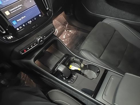 Used 2023 Volvo C40 P8 Recharge Ultimate w/ Protection Package Premier image 27