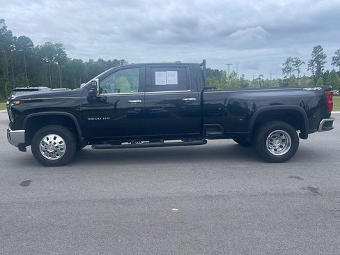 Used 2025 Chevrolet Silverado 3500 LTZ AWD/4WD image 4
