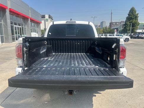 Used 2020 Toyota Tacoma TRD Off-Road w/ TRD Premium Off Road Package AWD/4WD image 13