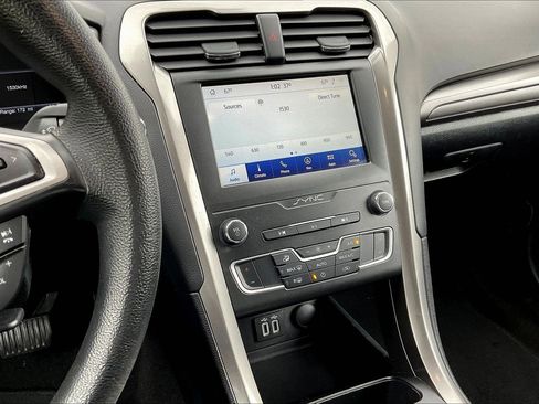 Used 2020 Ford Fusion SE FWD image 9