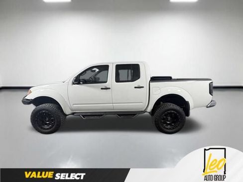 Used 2016 Nissan Frontier SV w/ SV Value Truck Package AWD/4WD image 2