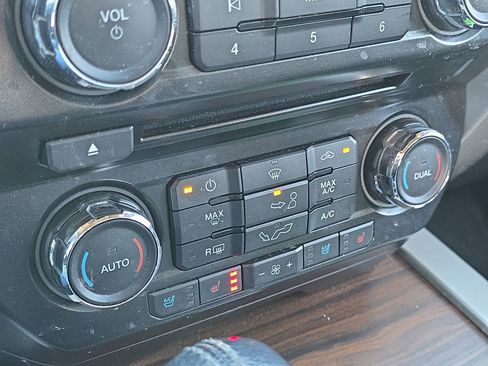 Used 2016 Ford F150 Lariat image 18