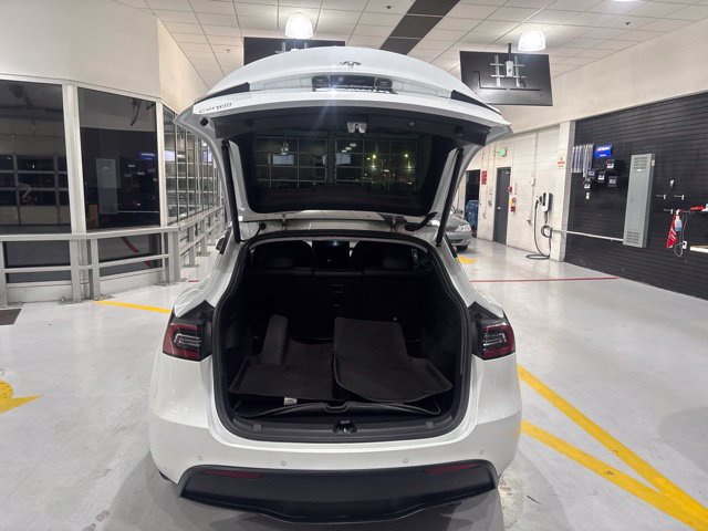 Used 2022 Tesla Model Y Long Range AWD/4WD image 39