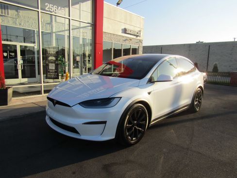 Used 2023 Tesla Model X AWD/4WD image 2
