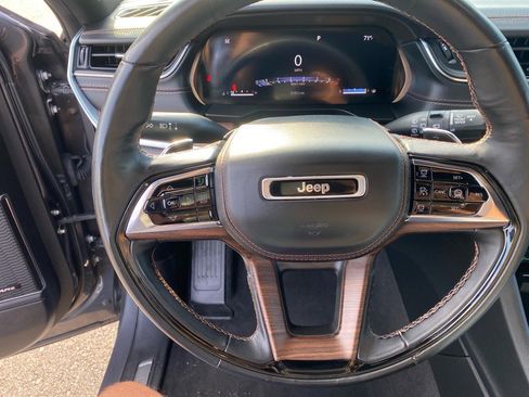 Used 2022 Jeep Grand Cherokee Summit image 10