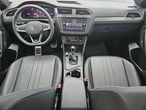 Used 2023 Volkswagen Tiguan SE R-Line image 20