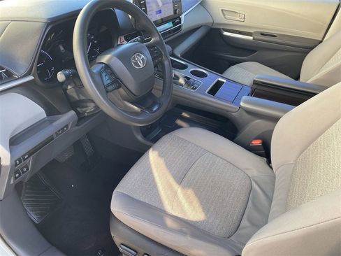 Used 2023 Toyota Sienna LE image 15