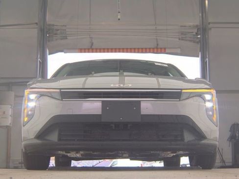 Used 2025 Kia K4 LXS FWD image 3