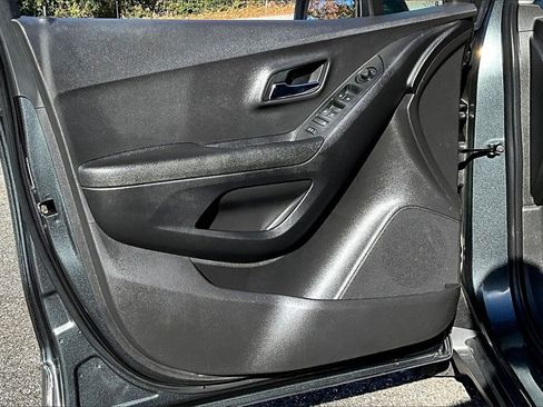 Certified 2020 Chevrolet Trax LS w/ Tint and Cruise Package image 18