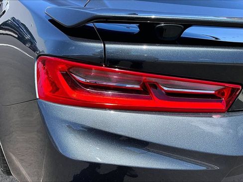 Used 2018 Chevrolet Camaro SS RWD image 27