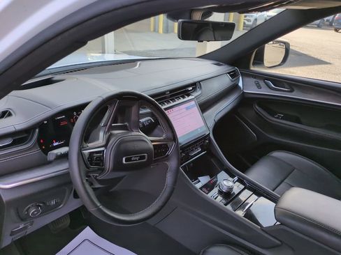 Used 2025 Jeep Grand Cherokee L Overland w/ Advanced Protech Group III image 5