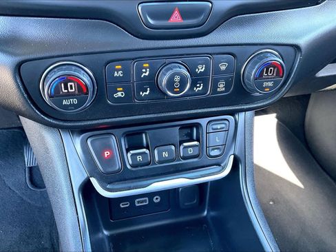 Used 2020 GMC Terrain SLE w/ Driver Convenience Package FWD image 31