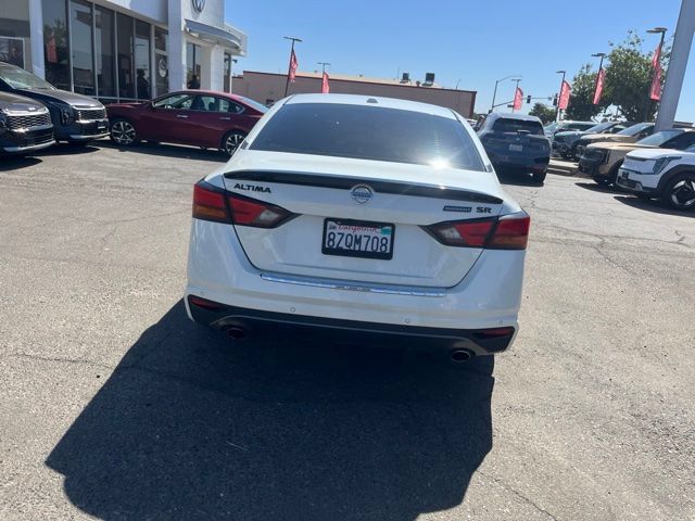 Used 2022 Nissan Altima 2.5 SR w/ Midnight Edition Package FWD image 5