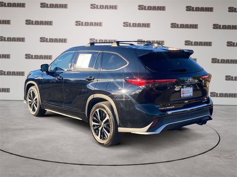 Certified 2022 Toyota Highlander XSE image 3