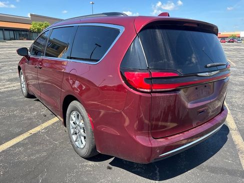 Used 2021 Chrysler Pacifica Touring FWD image 7