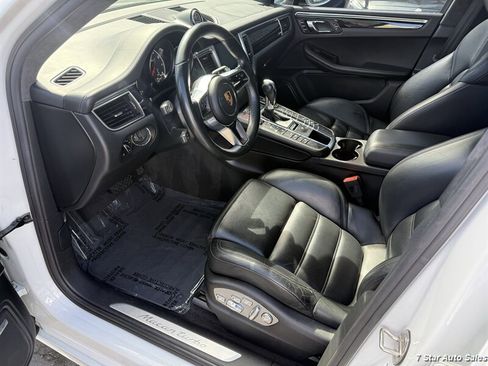 Used 2017 Porsche Macan Turbo AWD/4WD image 9
