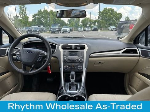 Used 2015 Ford Fusion SE FWD image 23