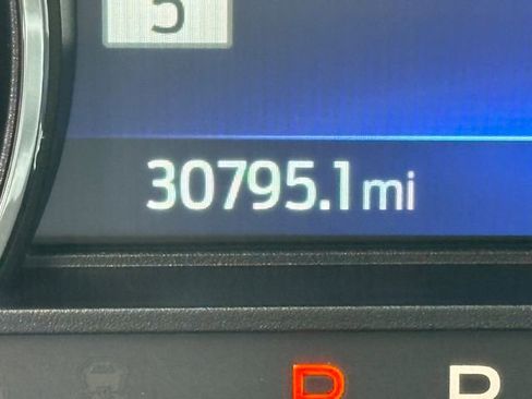 Used 2022 Ford Explorer XLT w/ Equipment Group 202A image 17