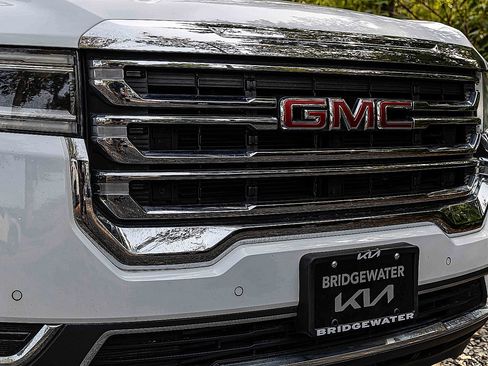 Used 2023 GMC Acadia SLT w/ LPO, Floor Liner Package image 28