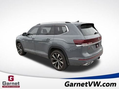 Certified 2025 Volkswagen Atlas SEL Premium R-Line image 3