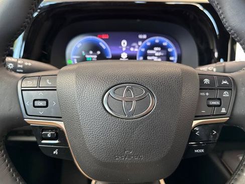 Used 2023 Toyota Crown AWD/4WD image 24