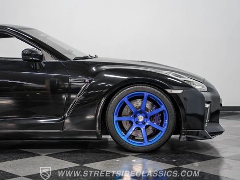 Used 2013 Nissan GT-R Premium image 31