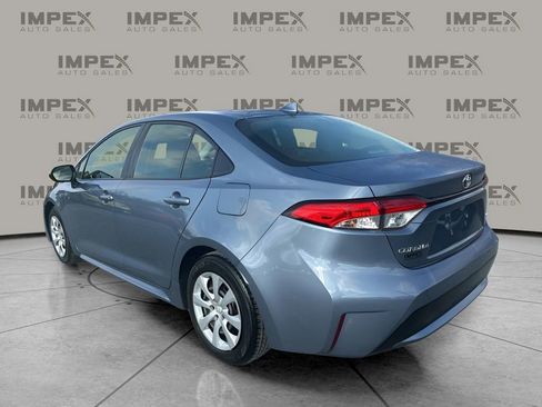 Used 2022 Toyota Corolla LE image 3