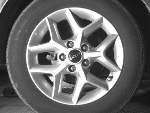 Used 2025 Kia Soul LX w/ LX Technology Package FWD image 15