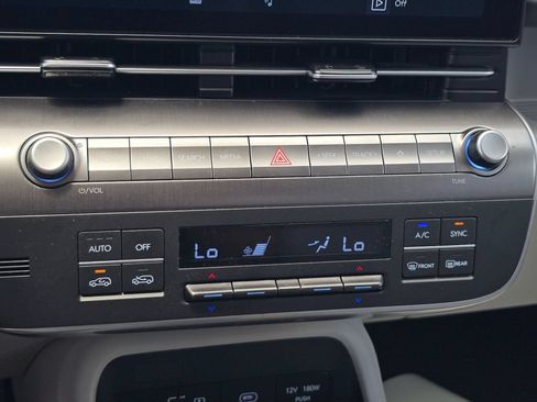 Used 2025 Hyundai Kona SEL FWD image 25