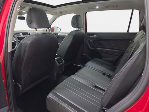 Used 2023 Volkswagen Tiguan SE w/ Panoramic Sunroof Package AWD/4WD image 12