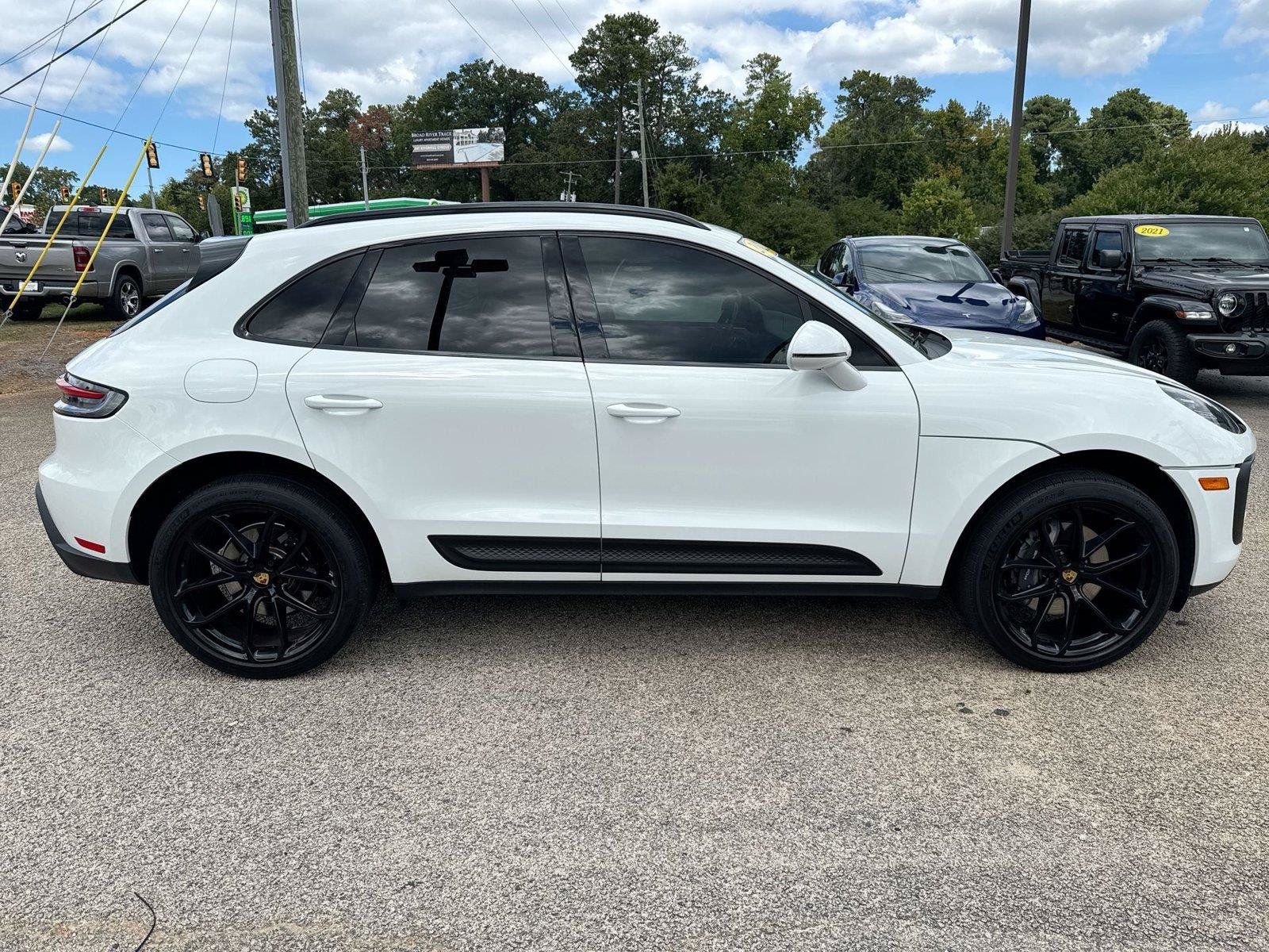 Used 2022 Porsche Macan AWD/4WD image 23