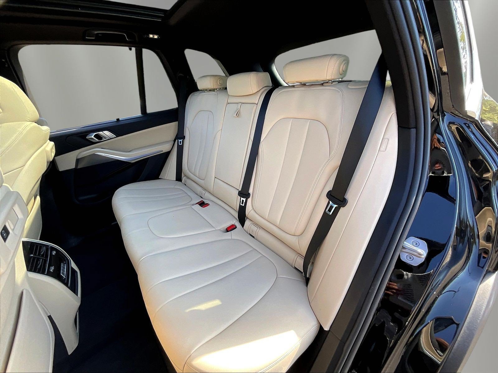 Used 2022 BMW X5 xDrive40i w/ Premium Package AWD/4WD image 23