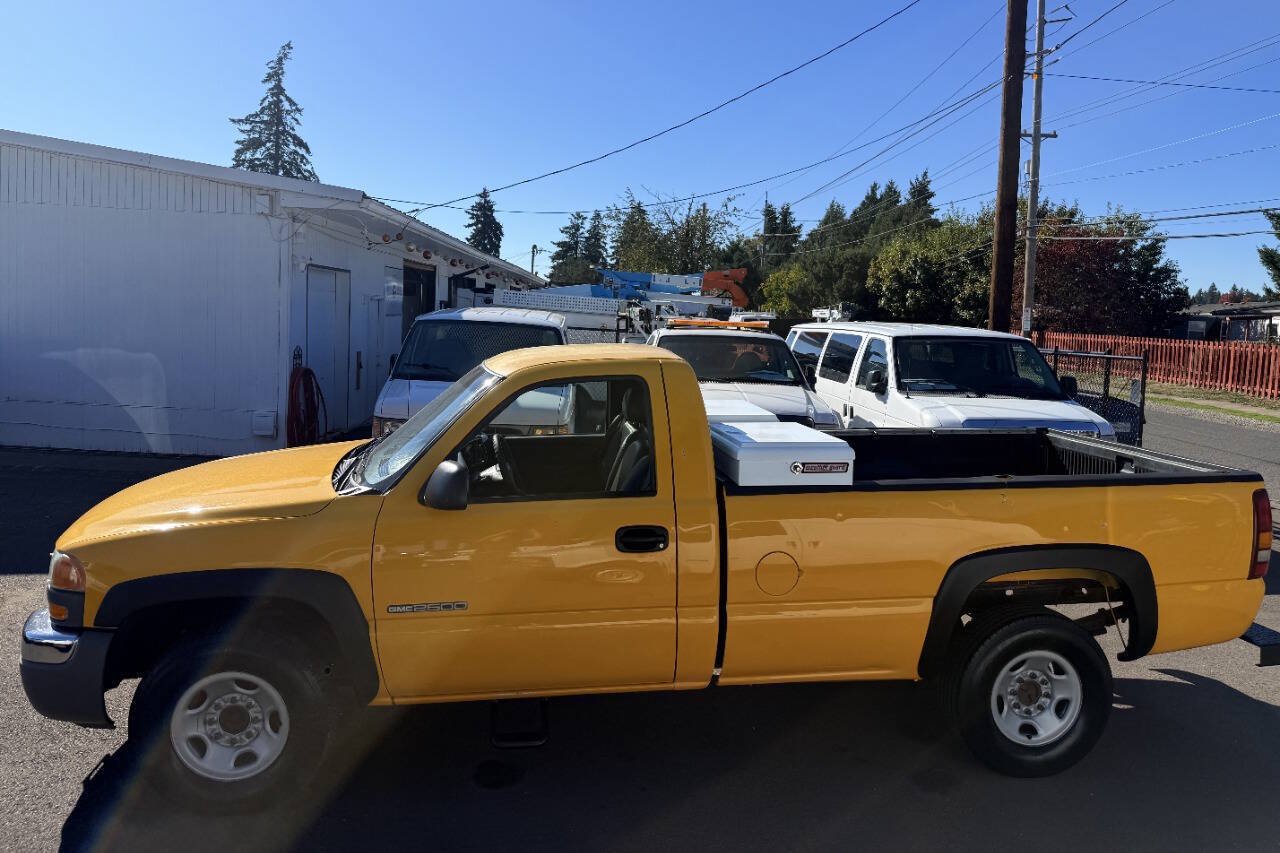 Used 2003 GMC Sierra 2500 W/T RWD image 2