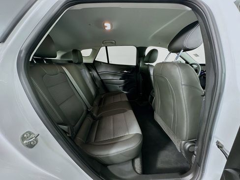 Used 2025 Chevrolet Trax LT FWD image 25