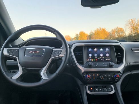 Used 2023 GMC Acadia SLT w/ Trailering Package image 31