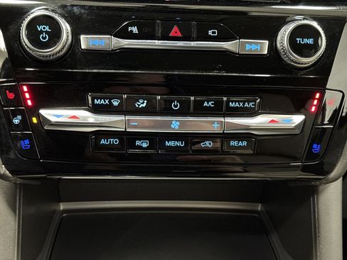 Used 2023 Ford Explorer Platinum w/ Class IV Trailer Tow Package image 19