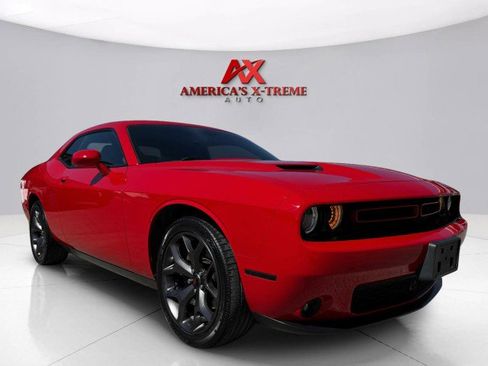 Used 2019 Dodge Challenger SXT w/ Plus Package image 7