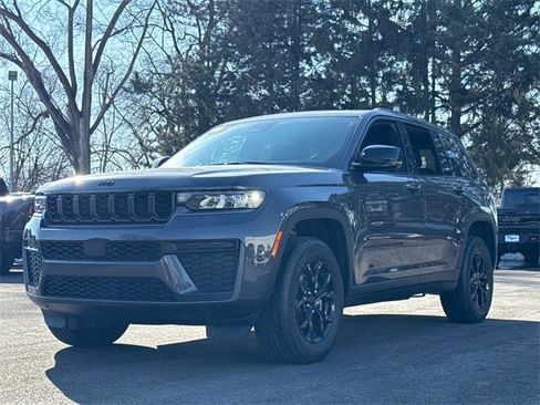New 2026 Jeep Grand Cherokee Laredo image 9