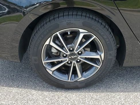 Certified 2022 Kia Forte LXS image 5