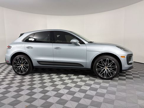 Certified 2024 Porsche Macan AWD/4WD image 9