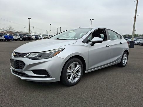 Used 2017 Chevrolet Cruze LT w/ Convenience Package image 3