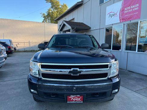 Used 2007 Chevrolet Silverado 1500 LT w/ 1LT Convenience Package AWD/4WD image 2