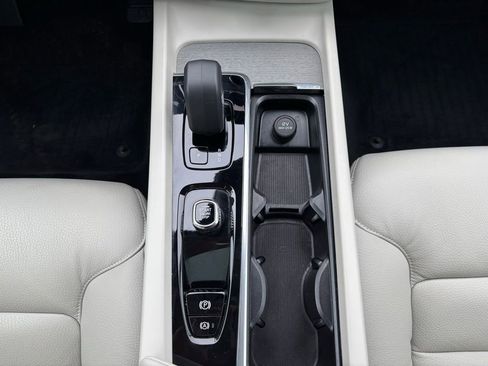 Used 2025 Volvo V60 B5 Cross Country Plus image 28