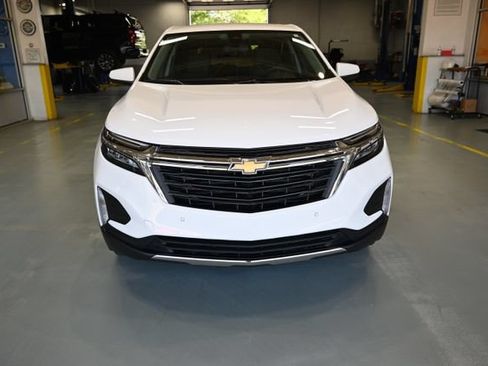 Used 2024 Chevrolet Equinox LT FWD image 2