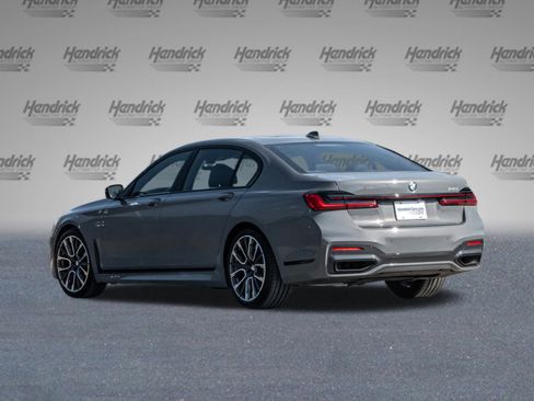 Certified 2022 BMW 740i 740i w/ M Sport Package image 3