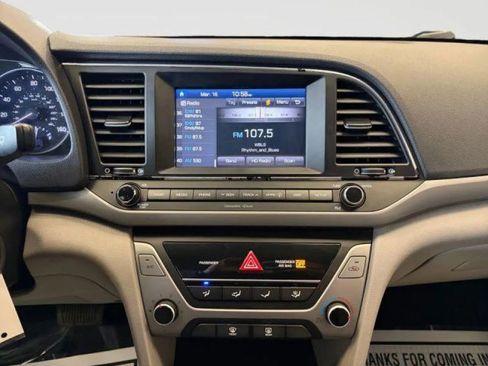 Used 2017 Hyundai Elantra SE FWD image 19