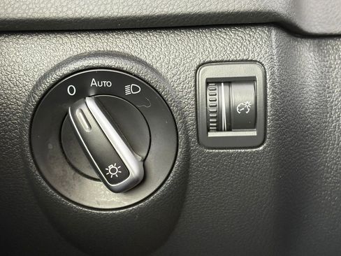 Used 2017 Volkswagen Tiguan S FWD image 20