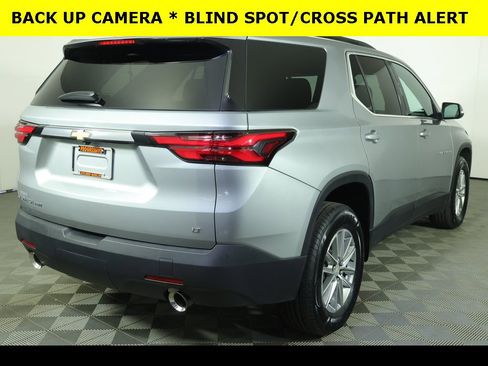 Used 2023 Chevrolet Traverse LT image 12