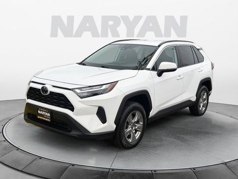 Used 2022 Toyota RAV4 XLE image 4