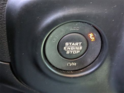 Used 2020 Jeep Wrangler Sport image 32